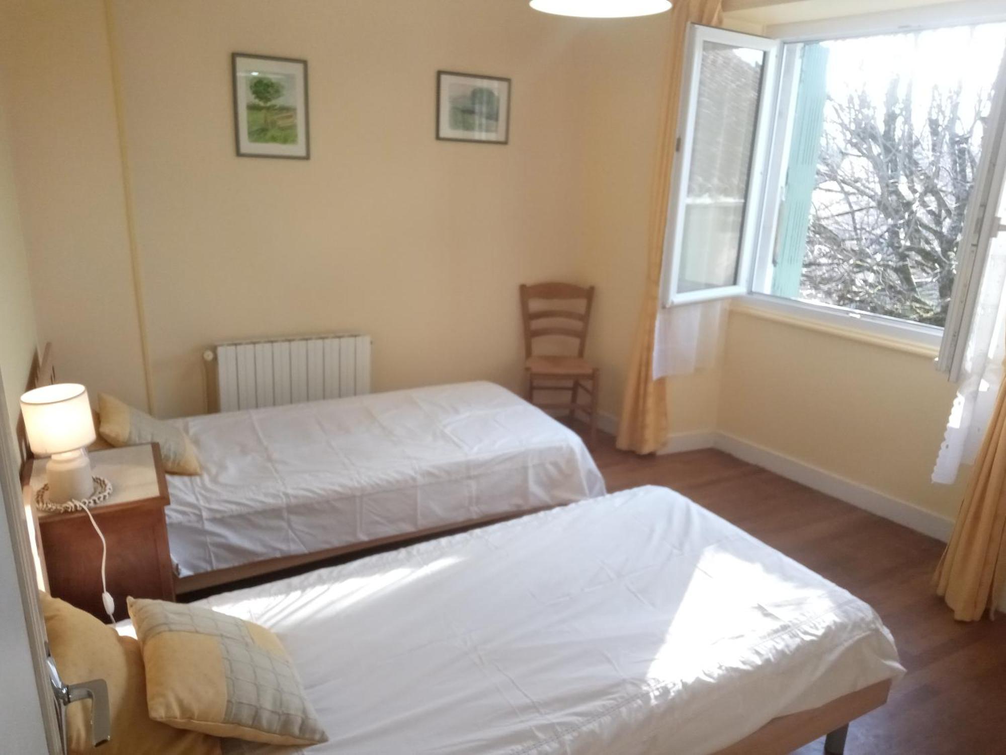 Cottage By The Chateau With Pool In National Parc Les Salles-Lavauguyon المظهر الخارجي الصورة