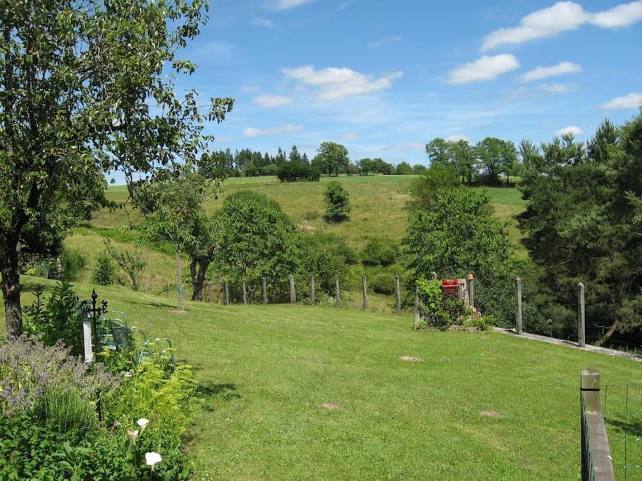 Cottage By The Chateau With Pool In National Parc Les Salles-Lavauguyon المظهر الخارجي الصورة