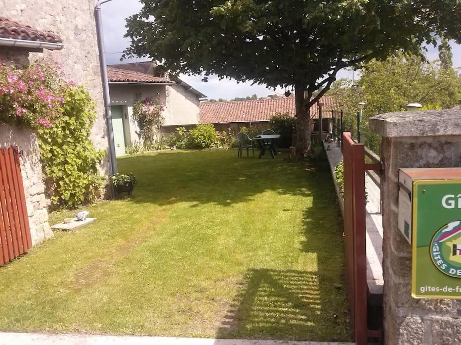 Cottage By The Chateau With Pool In National Parc Les Salles-Lavauguyon المظهر الخارجي الصورة