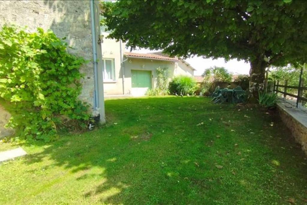 Cottage By The Chateau With Pool In National Parc Les Salles-Lavauguyon المظهر الخارجي الصورة