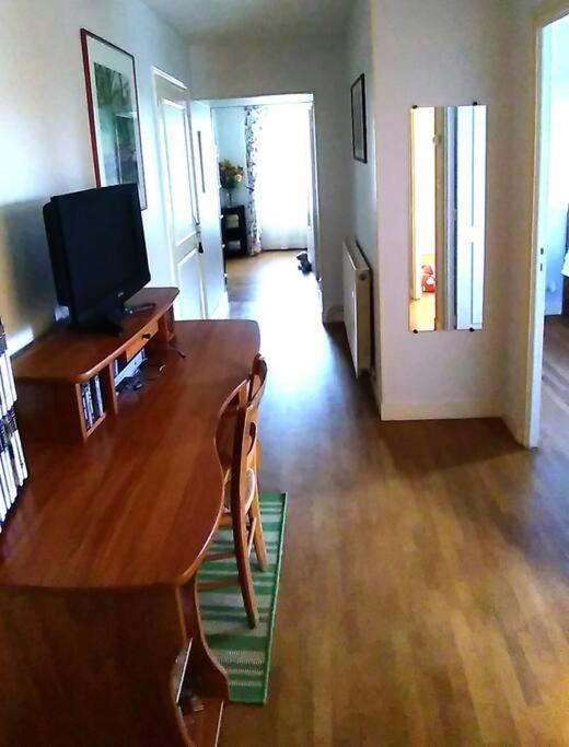 Cottage By The Chateau With Pool In National Parc Les Salles-Lavauguyon المظهر الخارجي الصورة