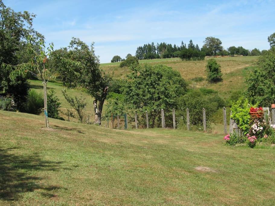 Cottage By The Chateau With Pool In National Parc Les Salles-Lavauguyon المظهر الخارجي الصورة