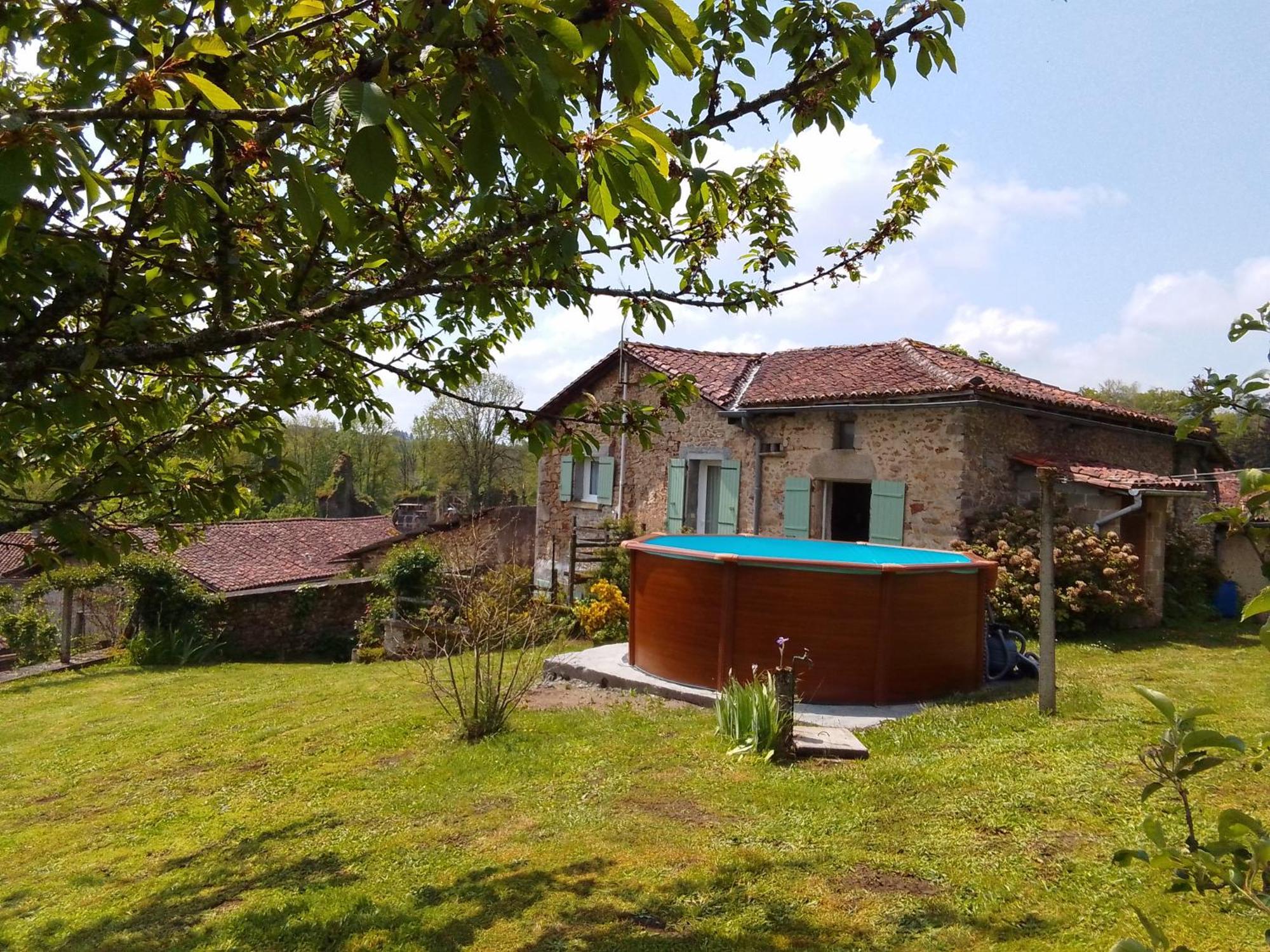 Cottage By The Chateau With Pool In National Parc Les Salles-Lavauguyon المظهر الخارجي الصورة