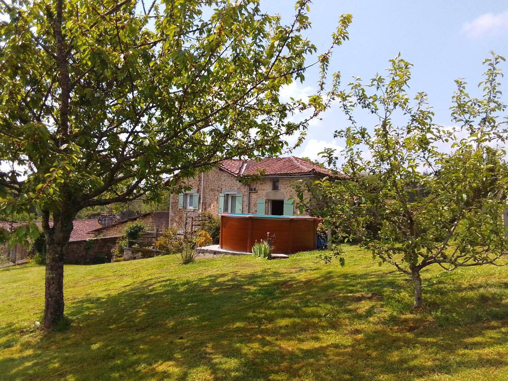 Cottage By The Chateau With Pool In National Parc Les Salles-Lavauguyon المظهر الخارجي الصورة