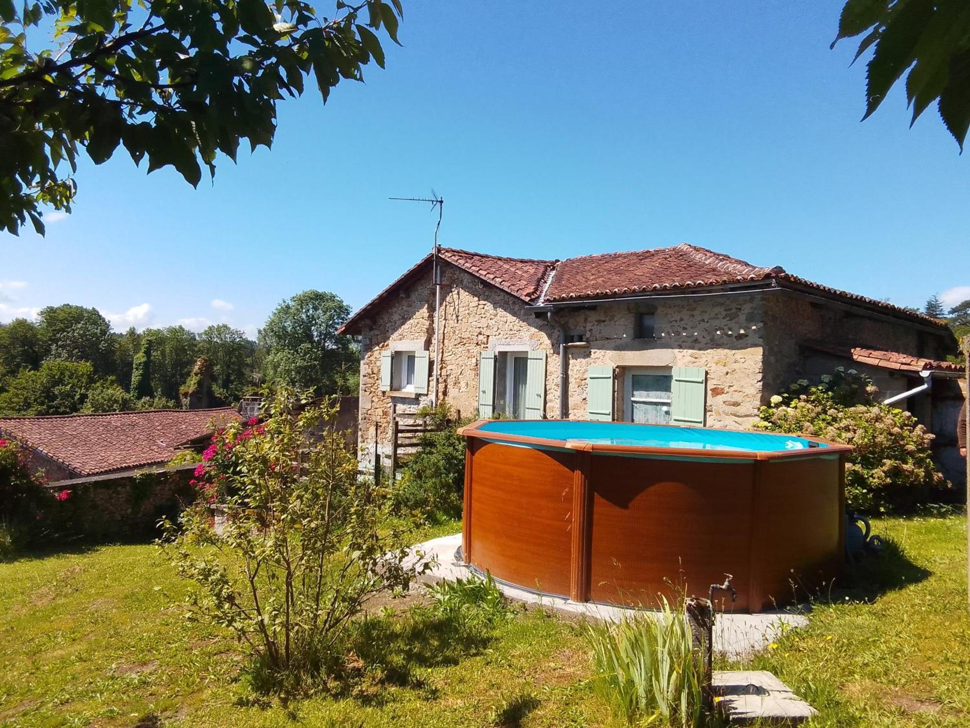 Cottage By The Chateau With Pool In National Parc Les Salles-Lavauguyon المظهر الخارجي الصورة