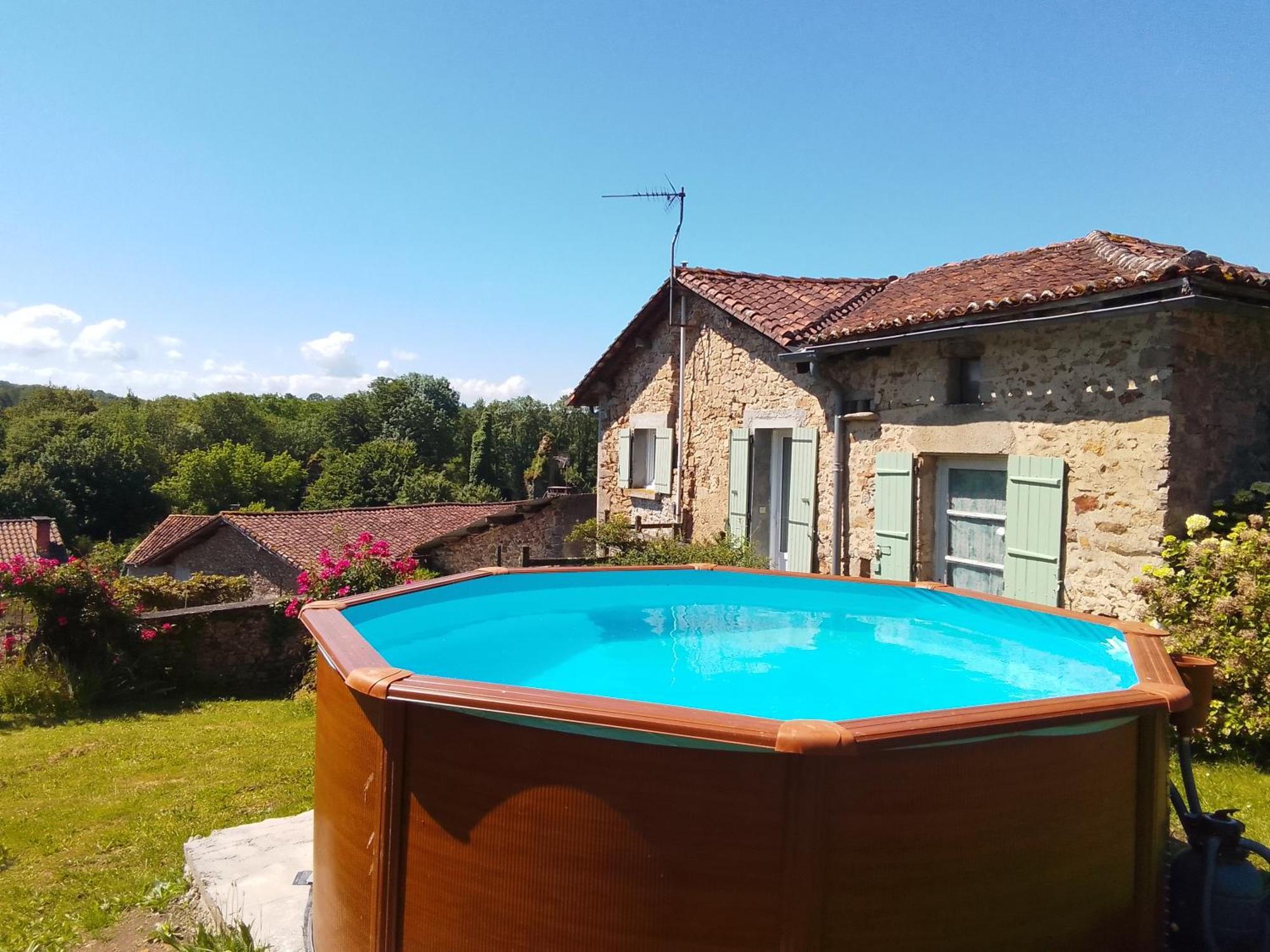 Cottage By The Chateau With Pool In National Parc Les Salles-Lavauguyon المظهر الخارجي الصورة